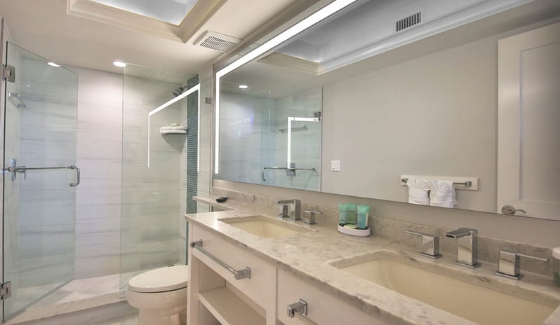 Sanibel Inn - Condo Bathroom